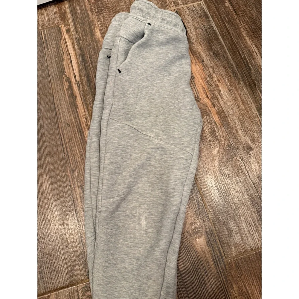 Nike Tech Fleece Joggers Kids Boys Medium Grey Heather Sweatpants CU9213-063